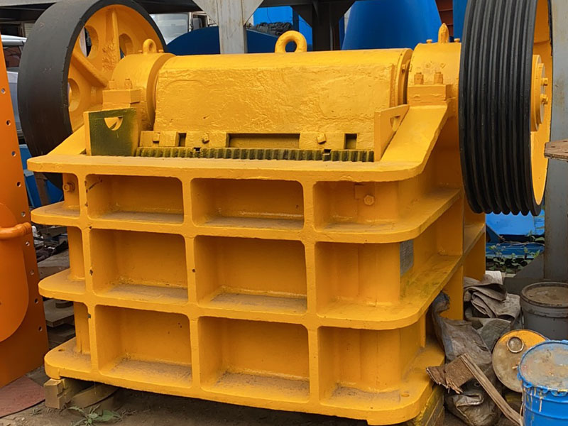 細(xì)鄂破碎機(jī) 細(xì)鄂破碎機(jī)